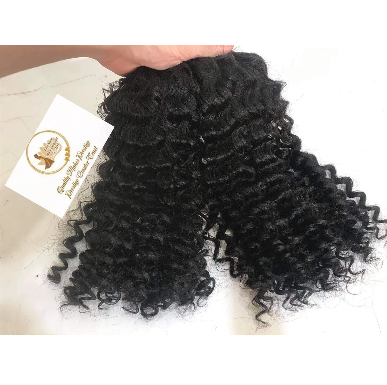 Высококачественные человеческие волосы для наращивания вьющиеся 1B натуральные пучки волос оптовая цена вьетнамские с плоским кончиком