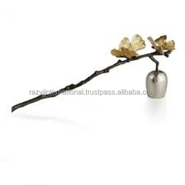 Свеча в виде листьев ручной работы