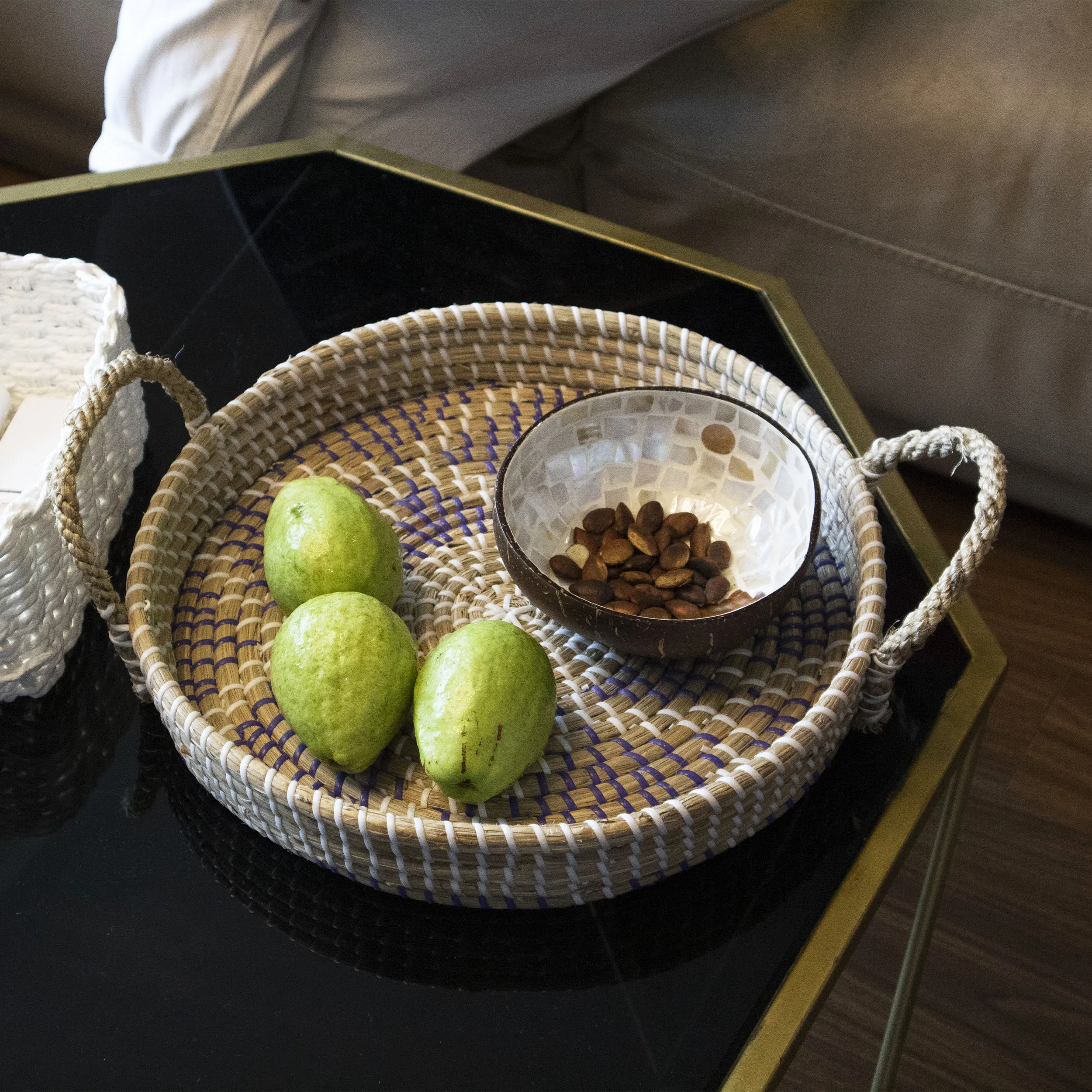 Wholesale Price Handmade Round Seagrass Trays with Handles Great Home Decor - Round Shape Seagrass Serving Tray for Fruits, Food