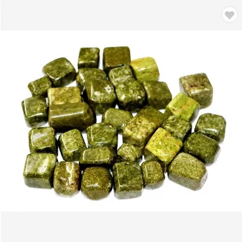 Зеленая везувианит лечебная сила медитация рейки разбитая галька камень разбивающиеся камни