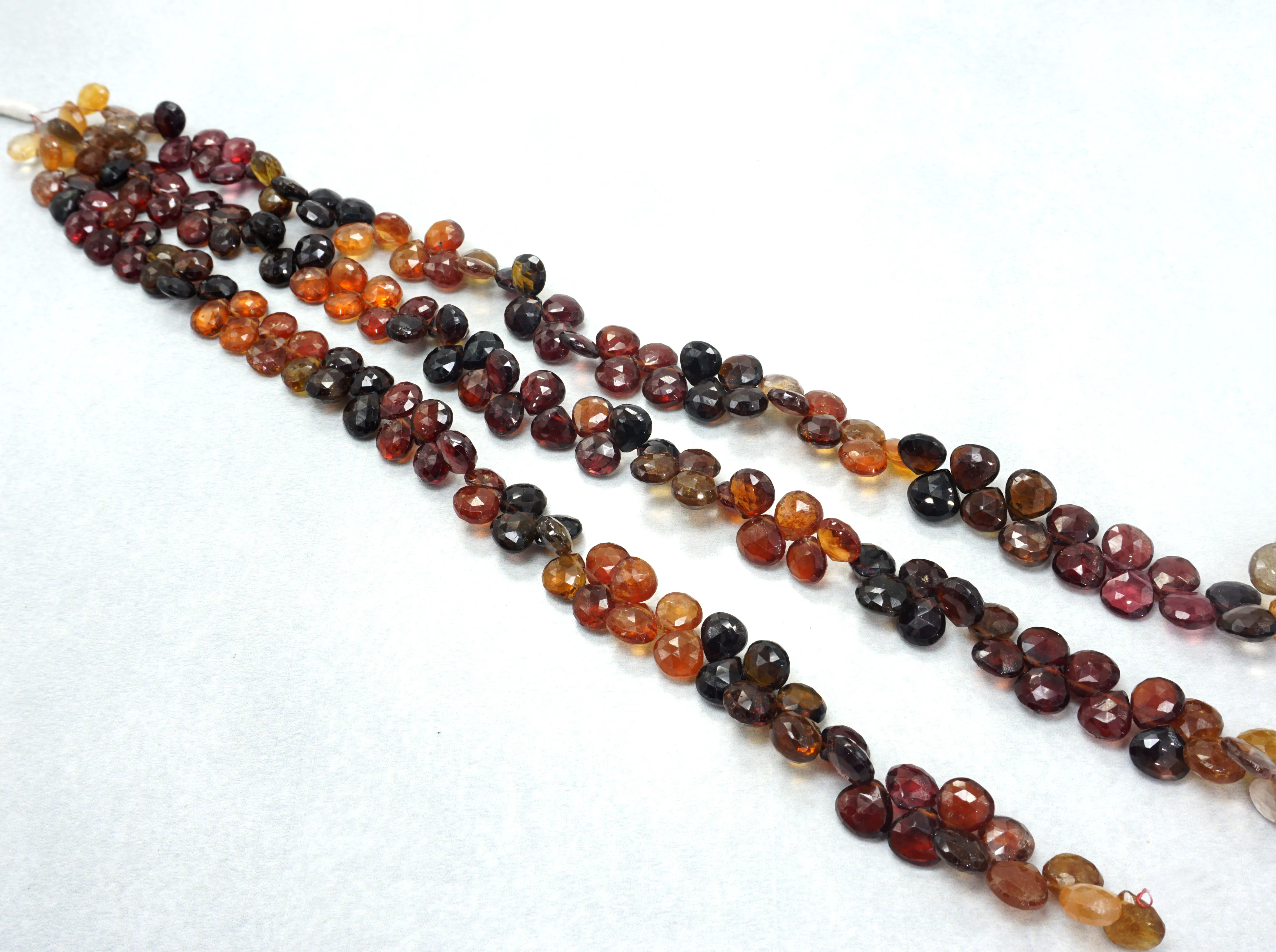  Натуральные сапфировые бусины из тундры граненые в форме сердца разные цвета незакрепленные с драгоценным камнем 7*7 5-8*8 5 мм 8 дюймов