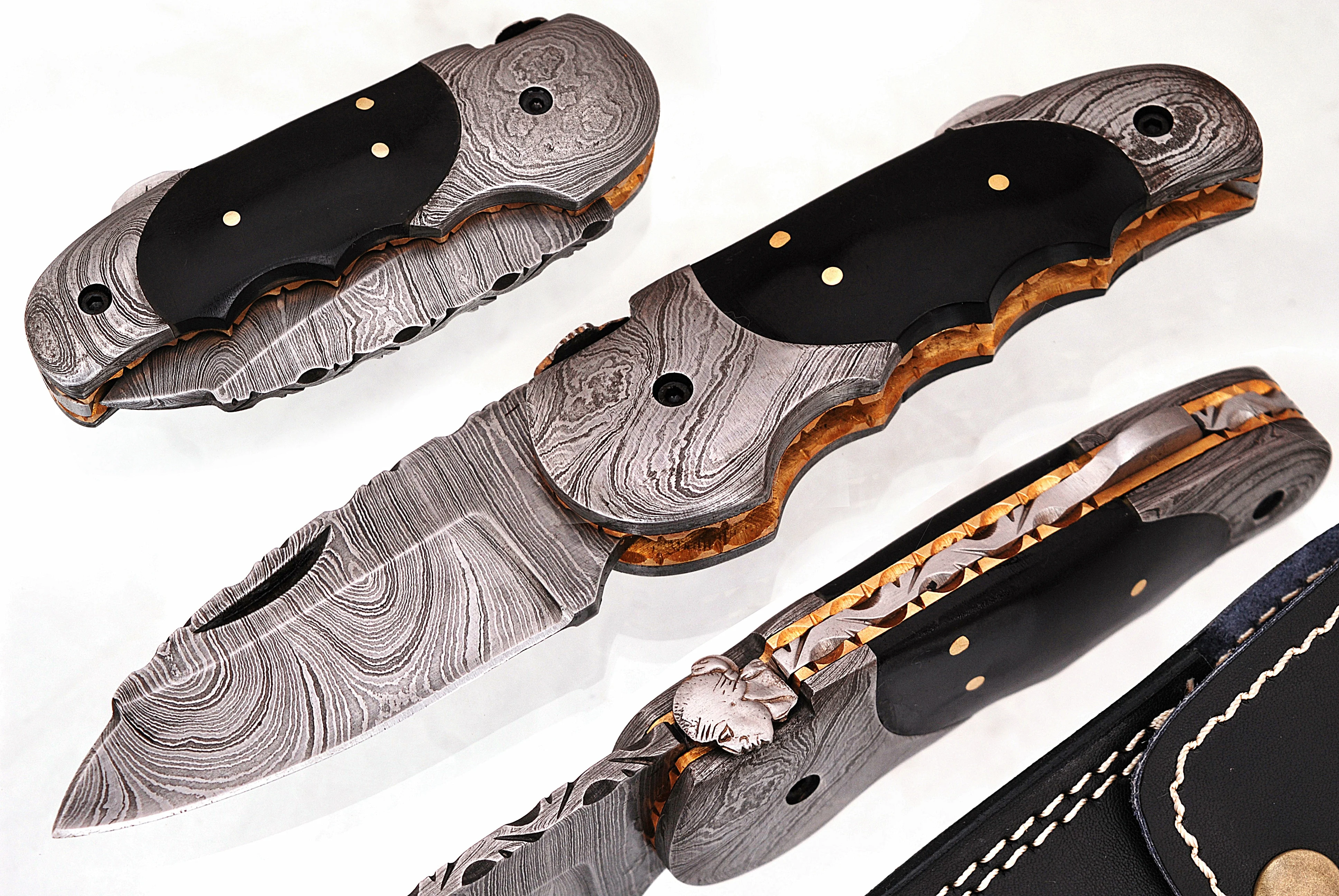 Складной нож из дамасской стали ручной работы карманный клинок с рукояткой буйвола и кожаным футляром