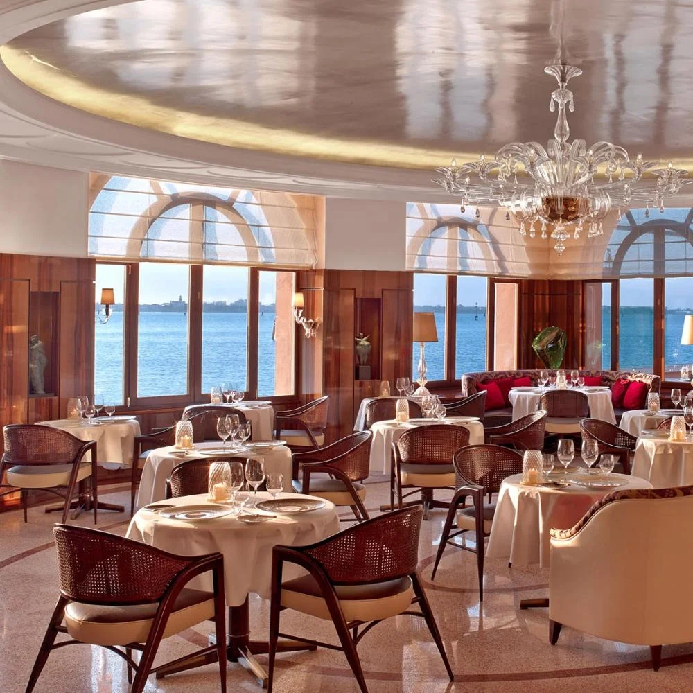 Modern Luxury Furniture Natural Rattan Backrest Wooden Chaise Restaurant