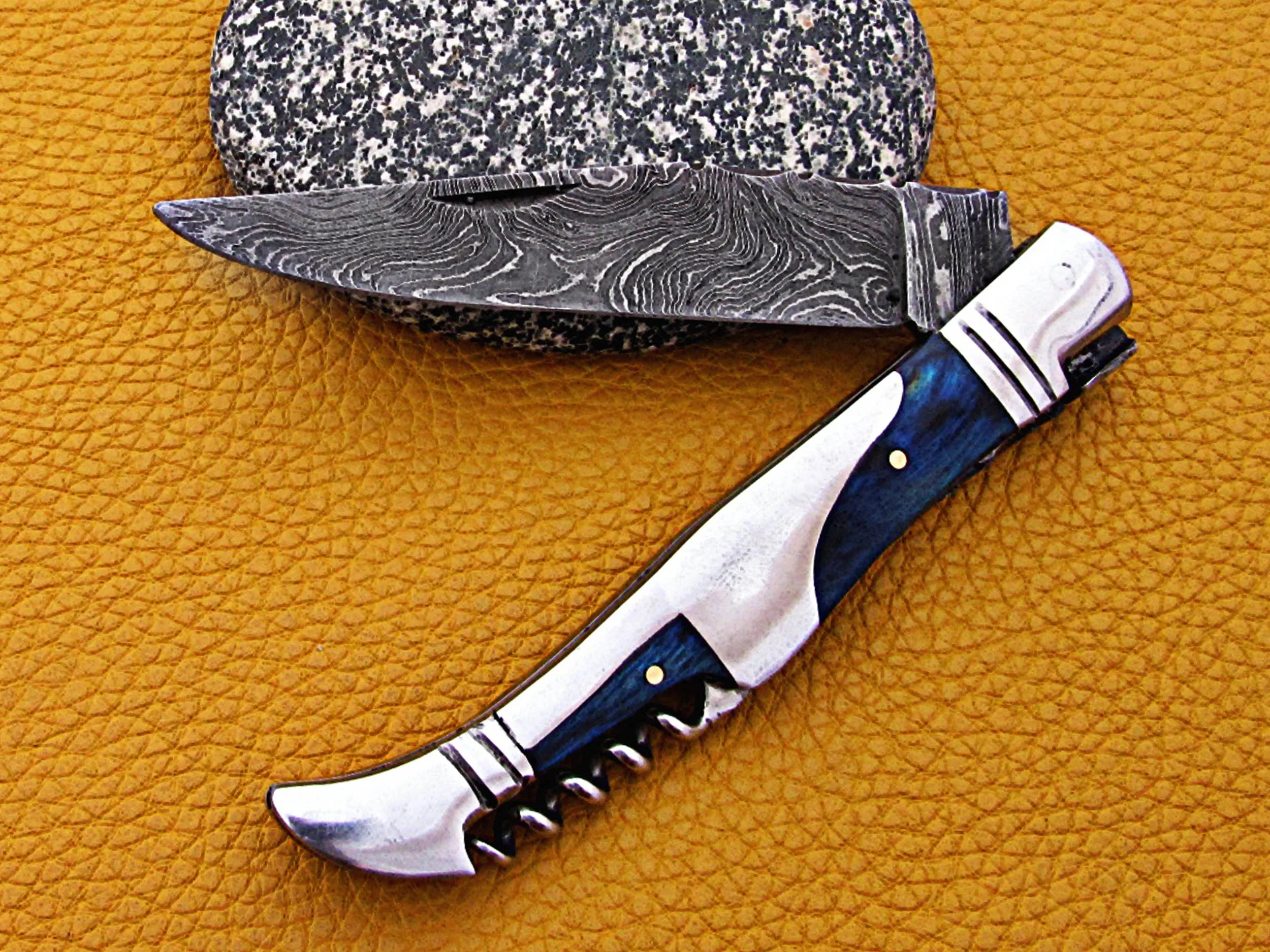 100% оптовая продажа высокое качество ручной работы Дамасская сталь складной нож/карманный нож для повседневного использования с деревянной ручкой и кожа оболочки SCW-FK-0065