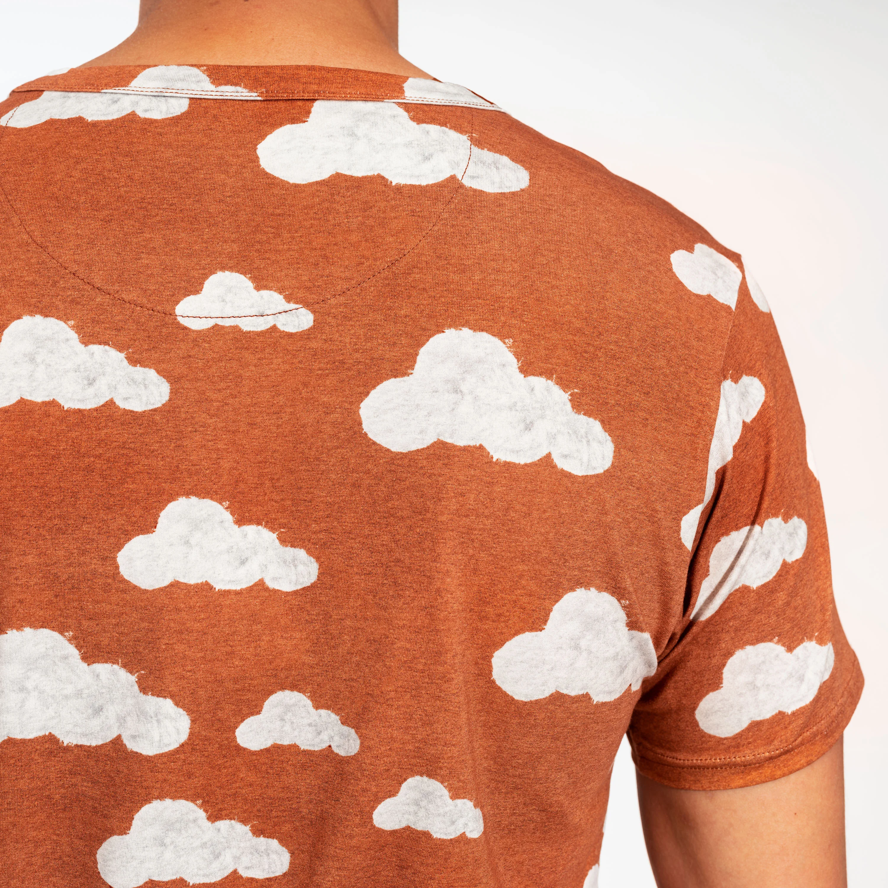 Компания Yukari презентовала высококачественный мужской короткий комплект с новым дизайном сублимационный дизайн