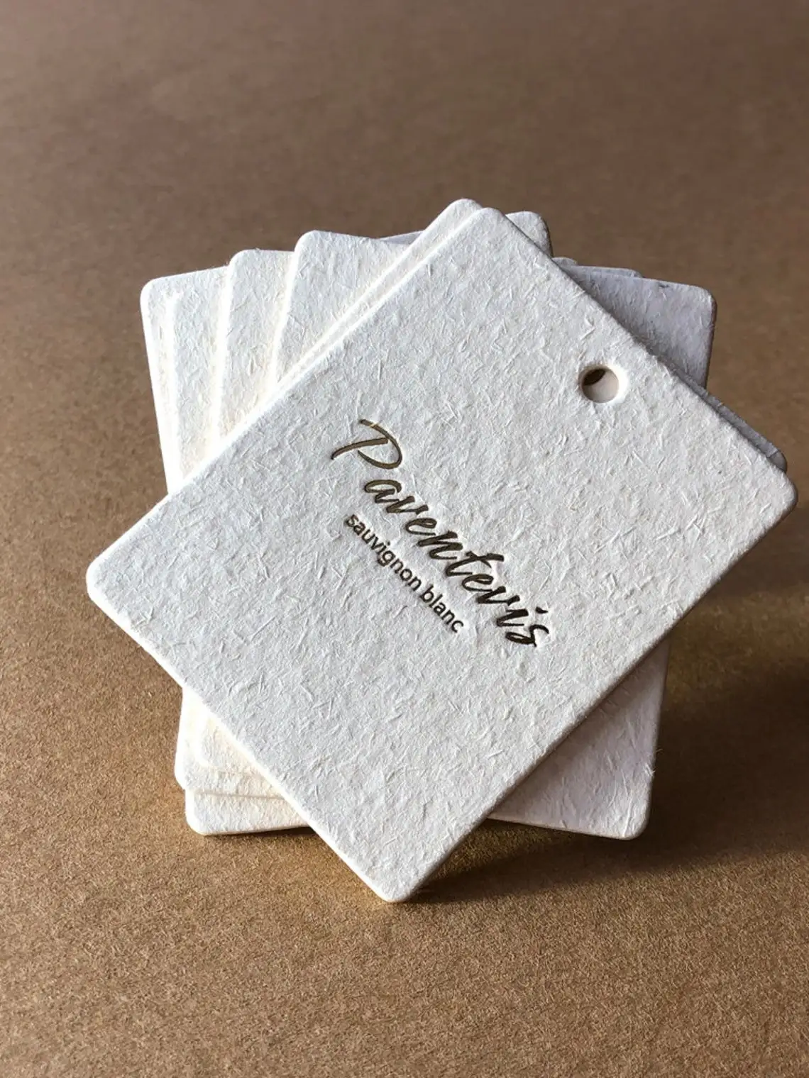Wholesale Fashion Paper Custom Clothing Hangtag for Clothes Garment Printing Gold Foil Brand Logo Hanging Tags