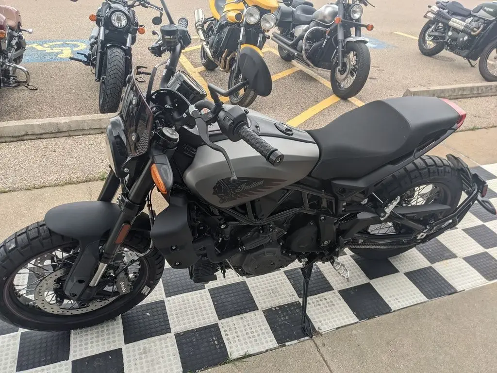  2022 год мотоцикл Indiann FTR Rally Tittaniumms Smokes