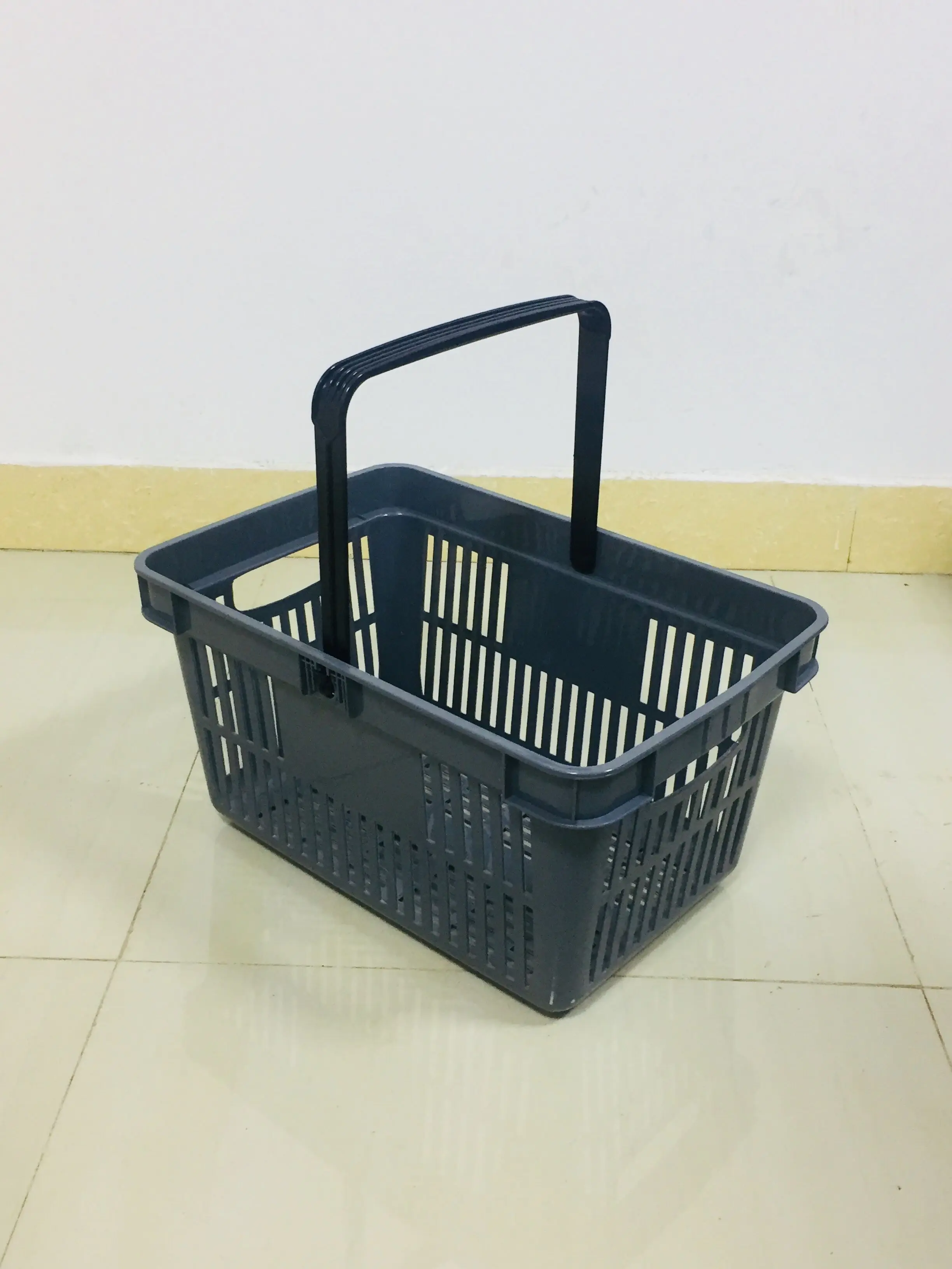 
MOQ 100 PCS 27L supermarket pharmacy plastic hand carry shopping basket for sale 