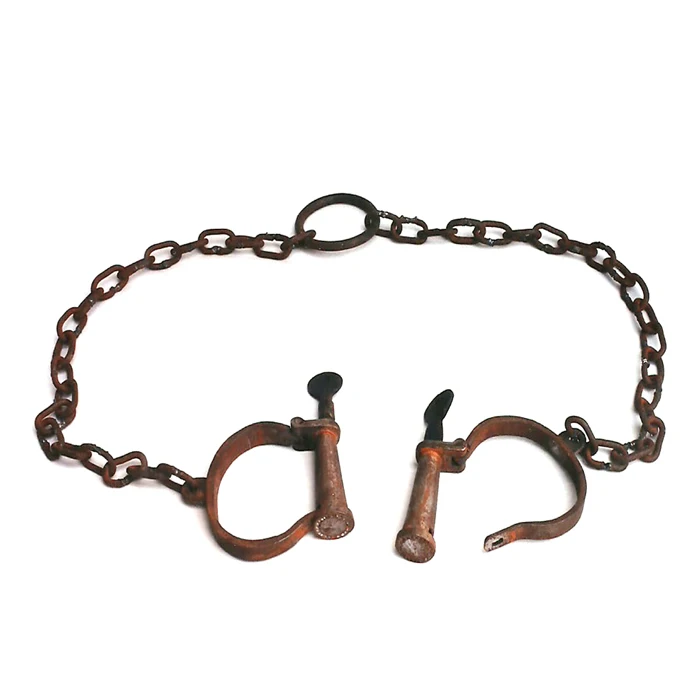 Exporters OF Leg Cuff Ball and Chain Iron Black Solid Shackle prison chain ball with leg cuff In Heavy Metal Customized For Sale