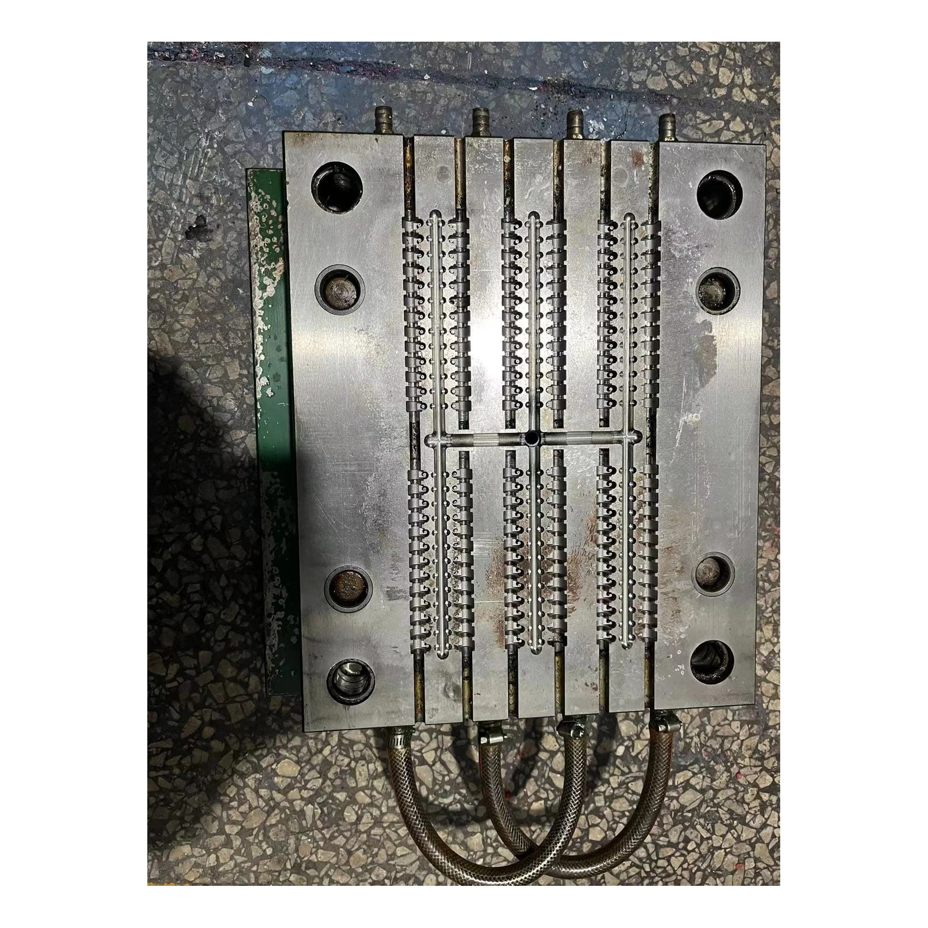 Mould Factory Round Path Nail Cable Clip Second Hand Mold C Shaped Wire Nail Clip Pa66 Electric Wire Cable Clip Used Mould