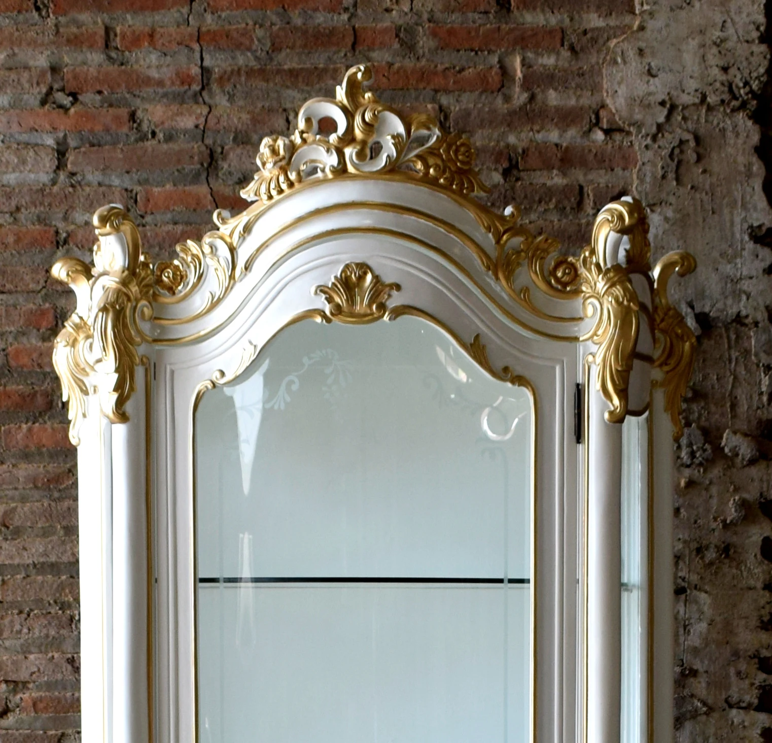 Luxury Royal Carved Living Room Furniture Cabinet Showcase