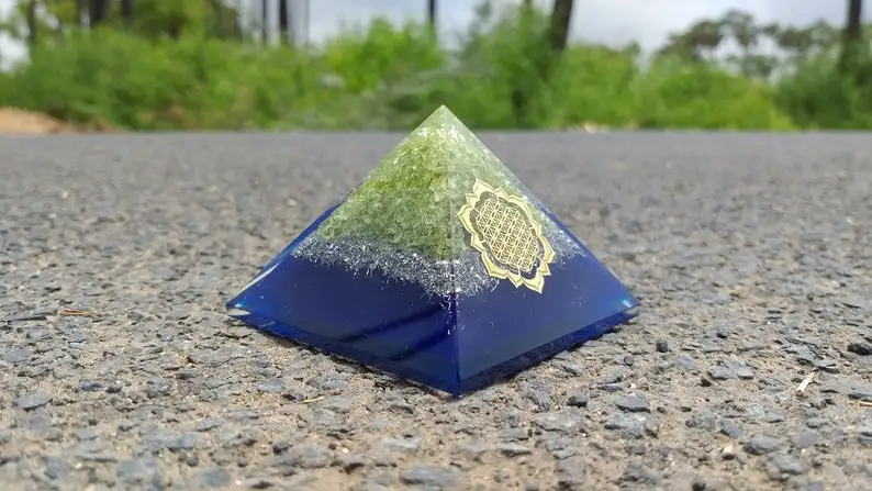 Хит продаж популярная Пирамида оргона новый перидот оргонит | Цветок жизни Кристальная сетка Удивительный подарок Набор для медитации Чакра альфазаль