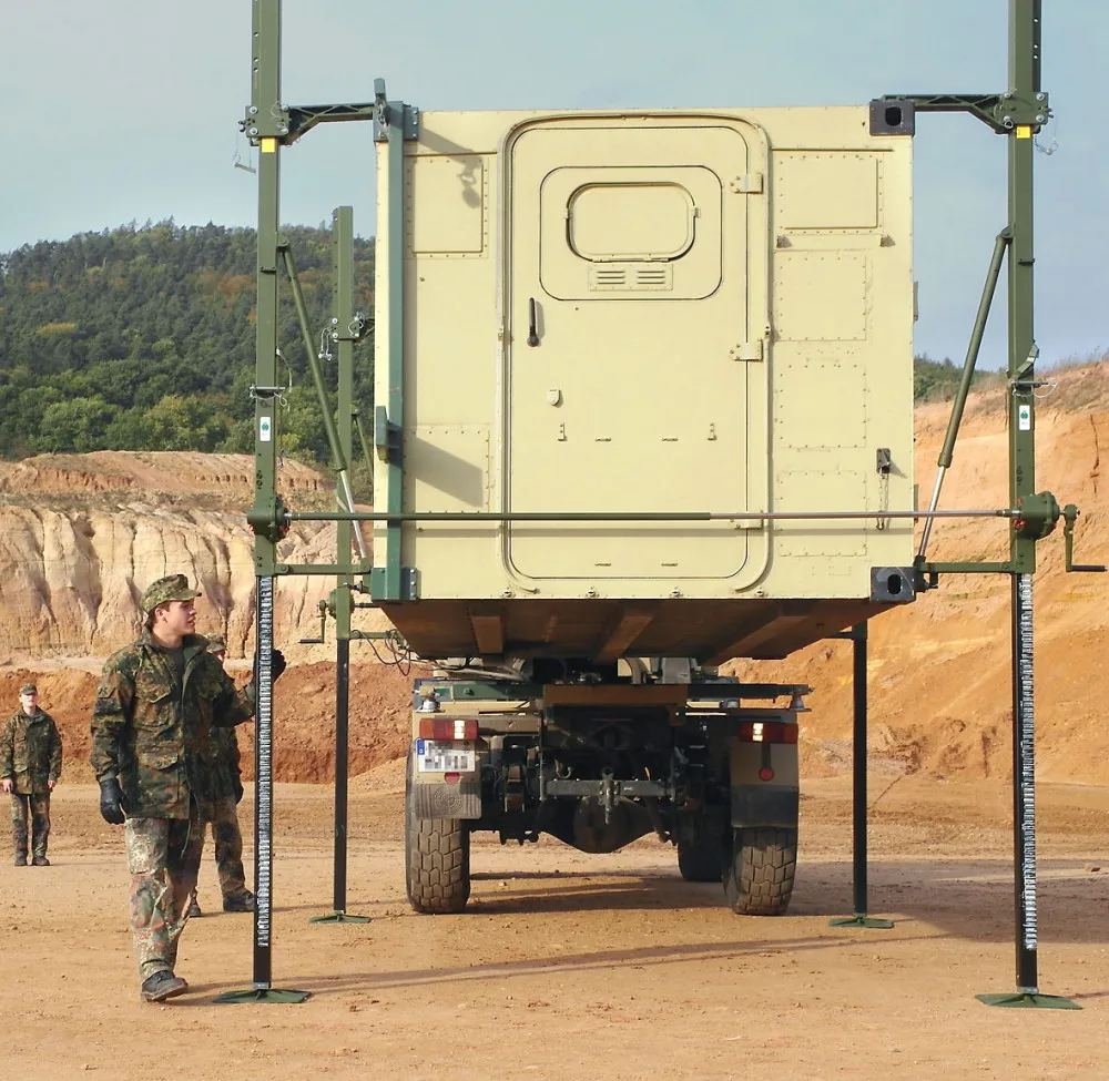 
The 1889.20 is suitable for lifting and depositing containers from the truck 