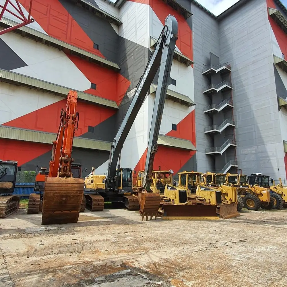 
EC330B LC, 30 Ton Long Reach Excavator 