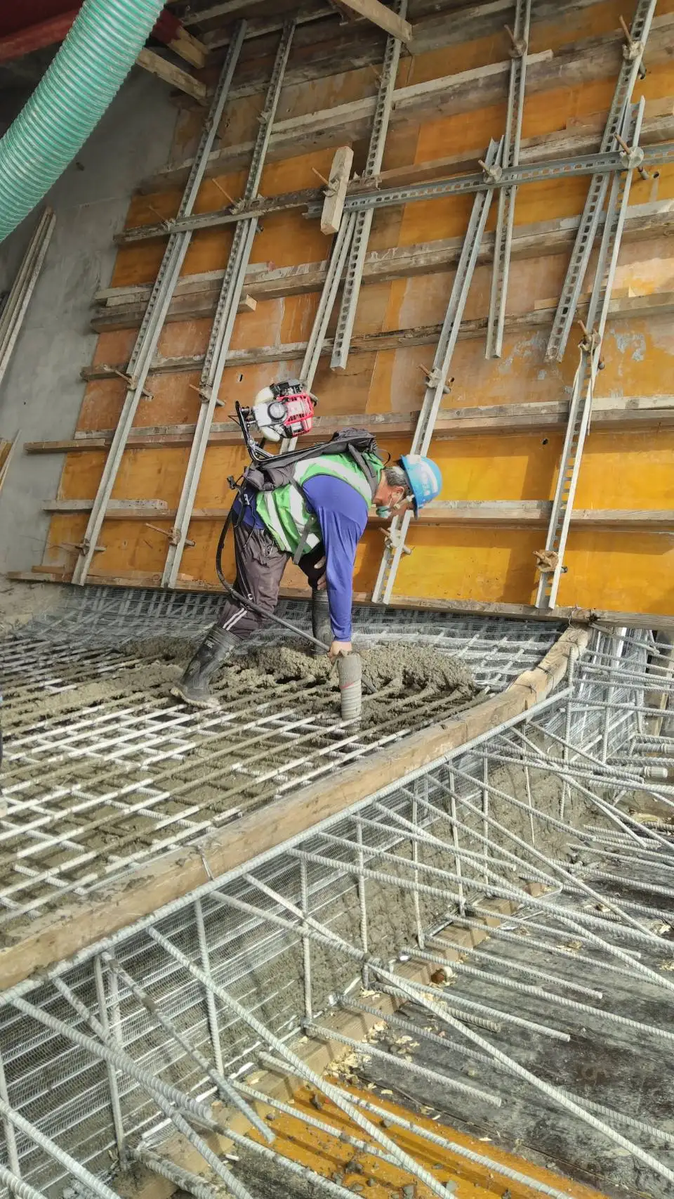 Powerful Backpack Concrete Vibrator