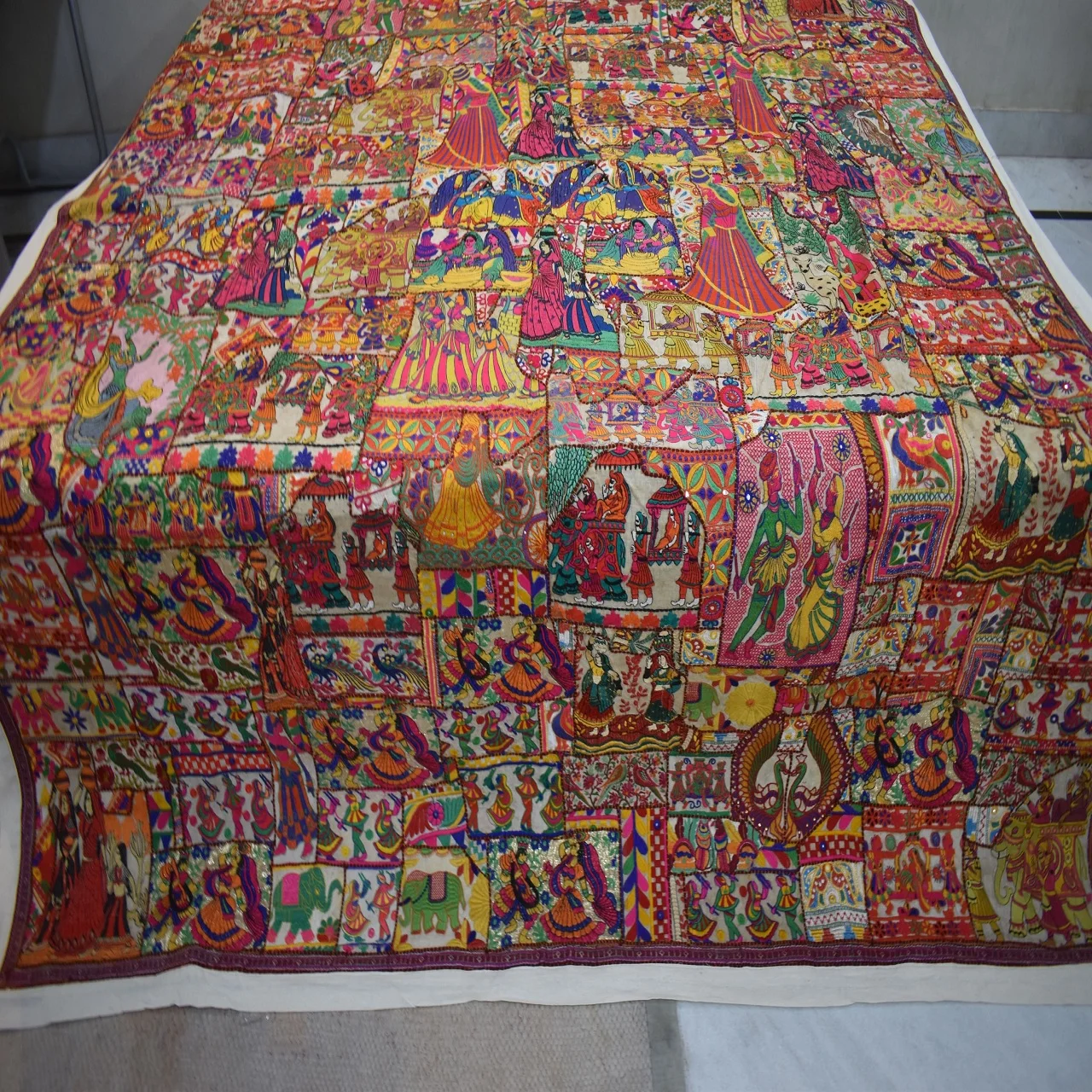 
Suzani Blanket Fabric Quilt Vintage Kutch Tribal Indian Tapestry Rustic Decor Wall Hanging Vintage Embroidered Throw Bed Cover 