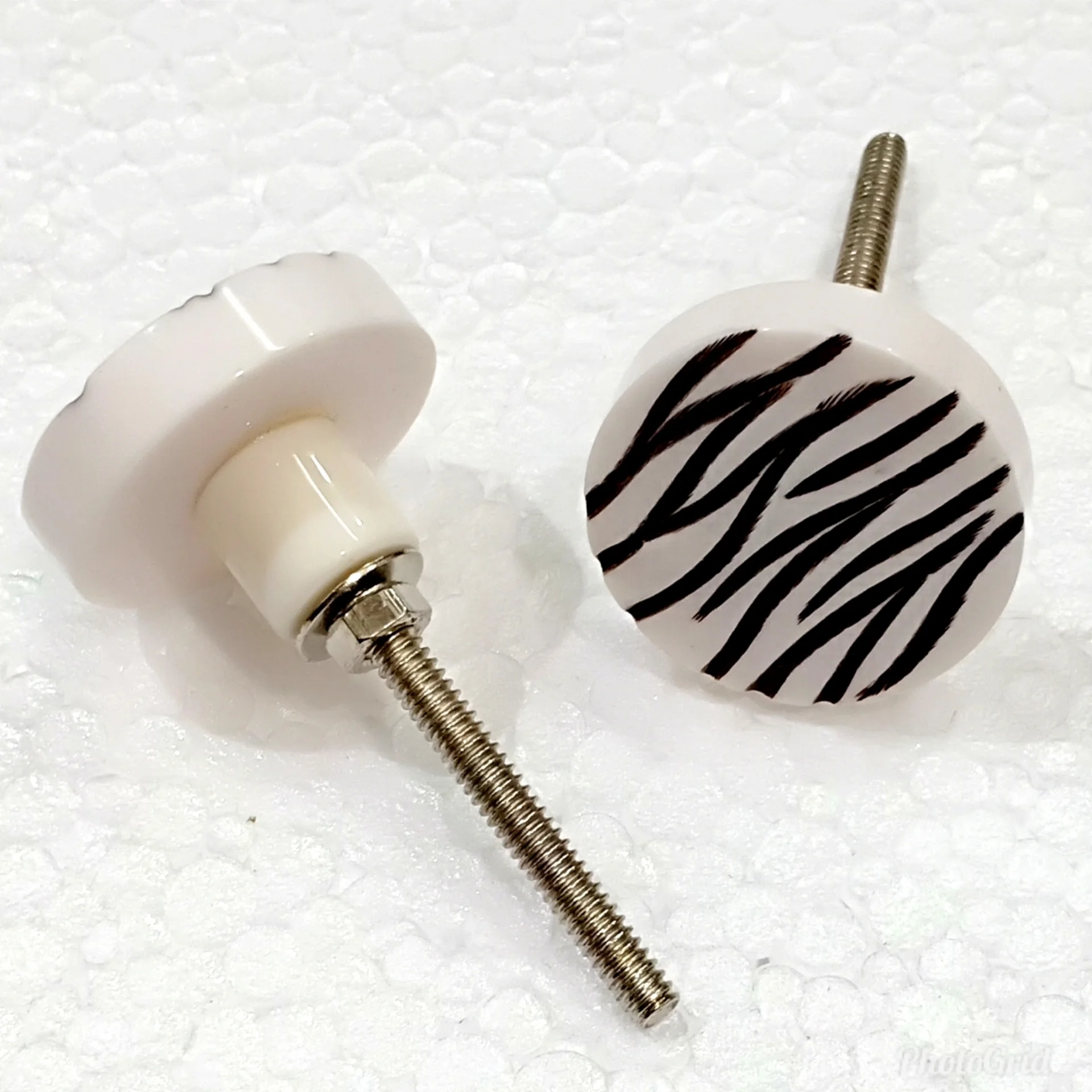 RESIN KNOBS